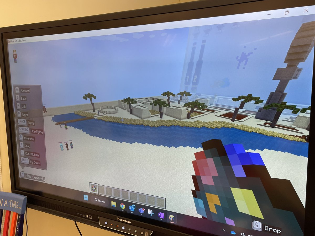 mrjones_AsP's tweet photo. All of our 3rd graders got to explore Ancient Egypt in @PlayCraftLearn! They got to talk with Egyptians to learn more about what life was like and write down facts to reinforce the content! #DLDay @HCPS_Innovates https://t.co/jpc3Z3zrm1