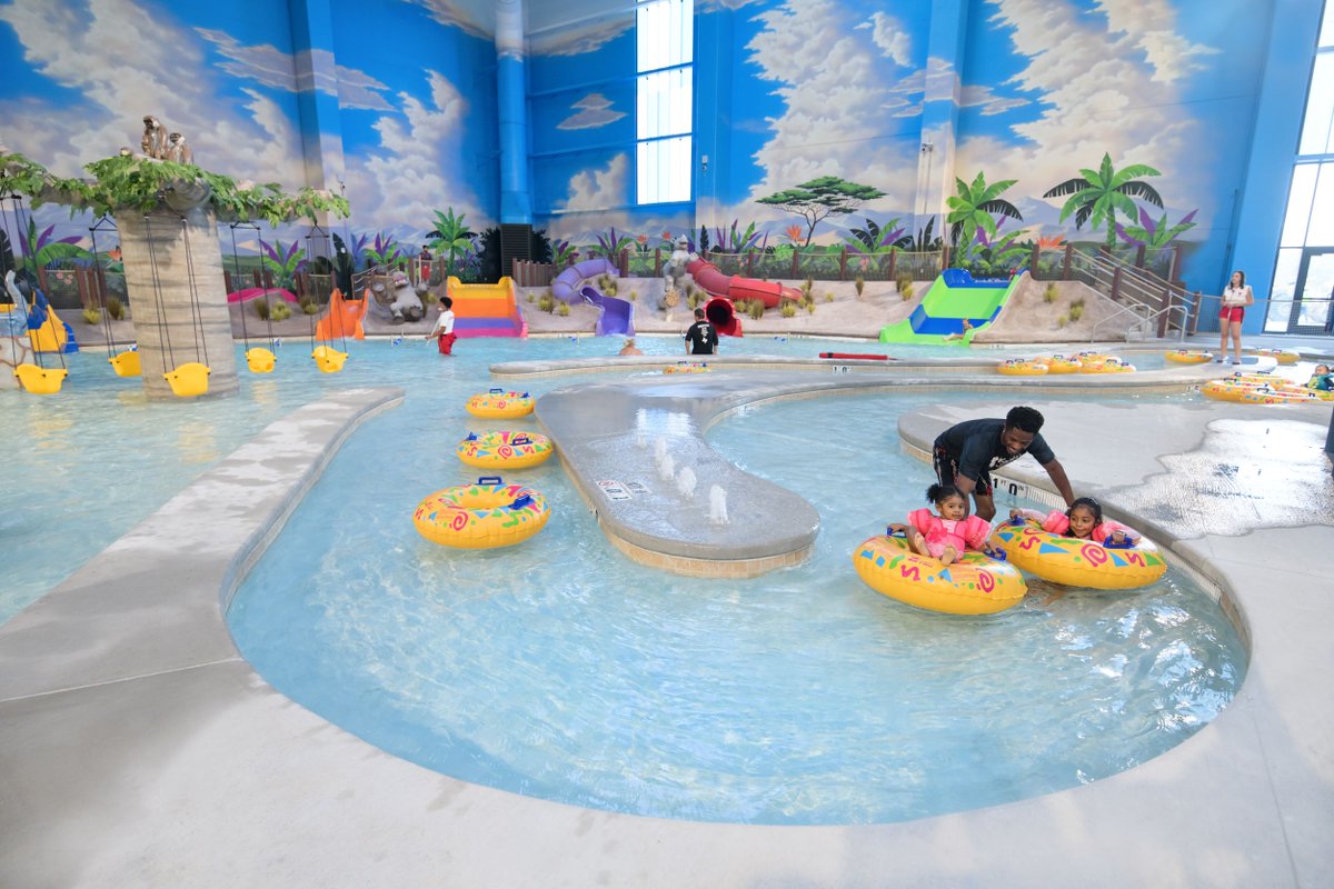 A lazy river for the littles because they love some relaxation time too 💤 What's your kiddo's favorite area of the waterpark? #lazyriver #indoorwaterpark #kalahariresorts #lovekalahari #makemorememories