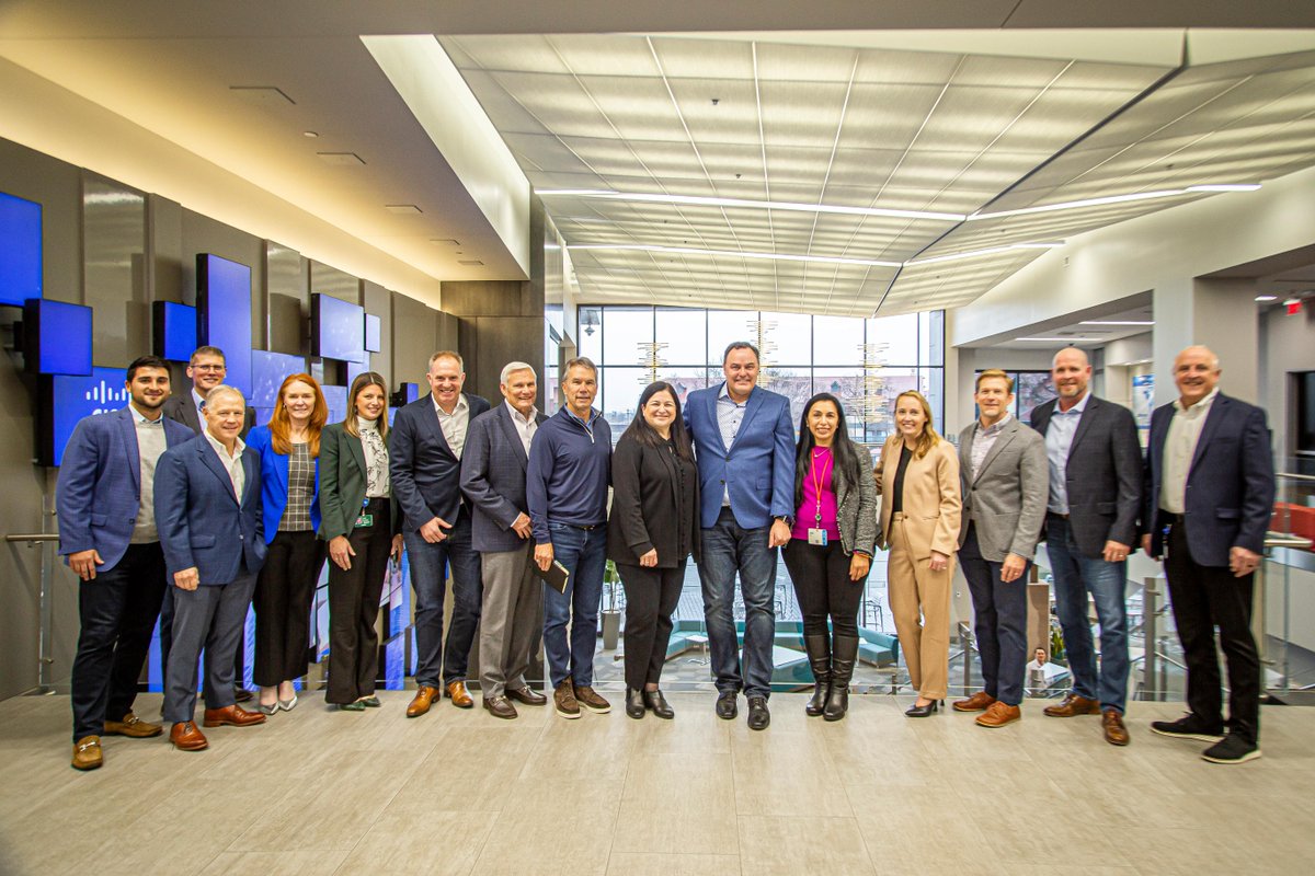 wwt_inc's tweet photo. Thankful for the @Cisco partnership, collaboration, and visit yesterday focused on our customers, growth, innovation, and operational excellence. https://t.co/bO5hdc4qP0 https://t.co/40rIxN6PmU