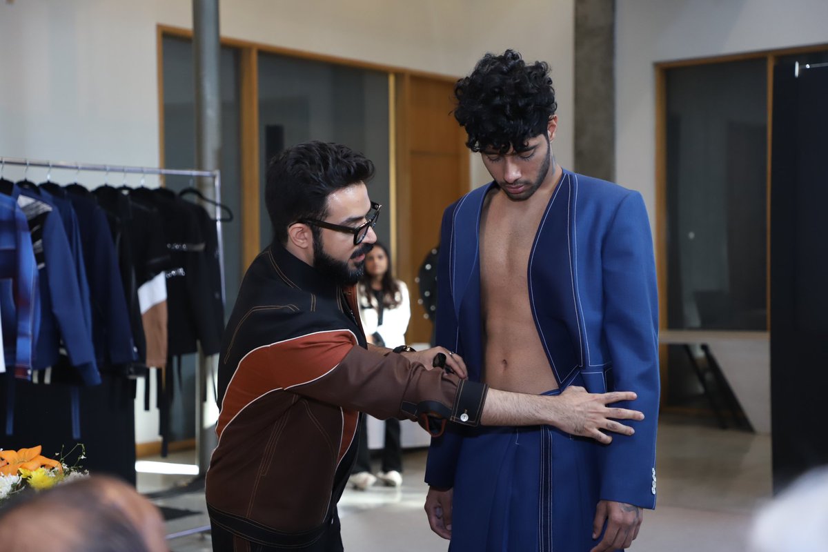 fdciofficial's tweet photo. Presenting the finalists for NEXA presents 'The Spotlight' 2023 at Lakmé Fashion Week in partnership with FDCI, held at the FDCI headquarters in New Delhi.
#SiddharthaBansal #Countrymade
@eshaamiinlabel #LineOutline
#FDCI #NEXASpotlight https://t.co/ayJpAQHMYL