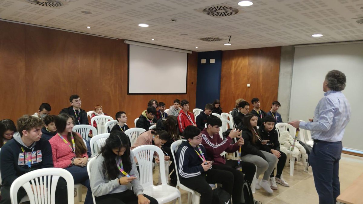 💻📲📝Analizamos la propuesta de valor de los sensores, plataformas, lenguajes de programación y empresas dedicadas al #IoT en el evento #DGMakers y #eMotion2023 en #Murcia, con una propuesta de valor para jóvenes interesados en la #tecnología <a href="/DgMakers/">DGMakers</a> <a href="/bhernandez/">Bernardo Hernández</a> #IoE #Data 🎯
