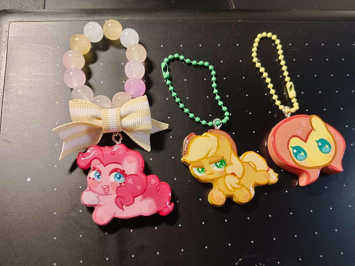 song_fantasy's tweet photo. Have some pony cookies！
#MLP #mlpfim #mlpart #PinkiePie #AppleJack #fluttershy #Trixe #DIY #stoneclay https://t.co/1QENc0U7IT