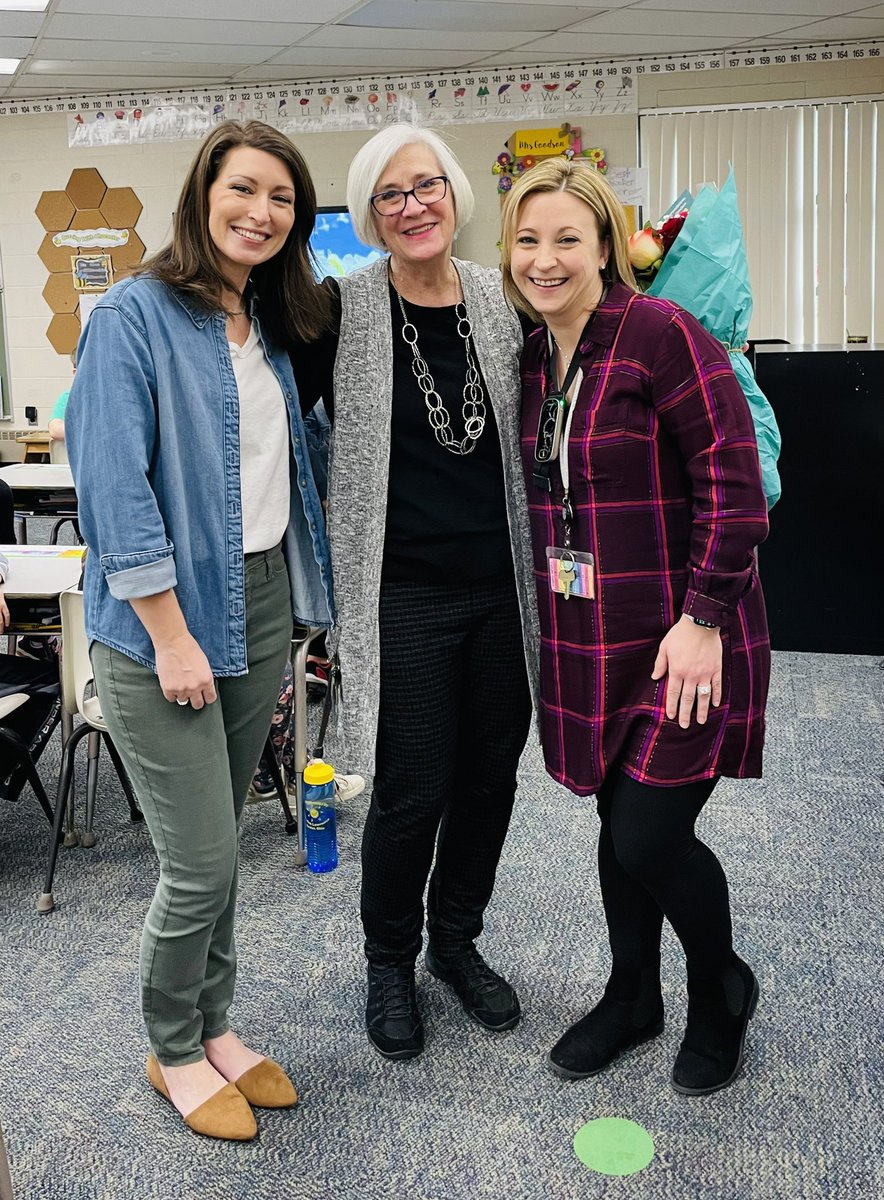 Congratulations to RW 2nd Grade Teacher, Mrs. Goodson for winning The ‘T’ in PTA Award for Rushwood, AND the whole district. This award is given to someone who has made a positive impact on the lives of children &amp; is dedicated to the mission of PTA. Thank you, Mrs. Goodson! 💚🐝