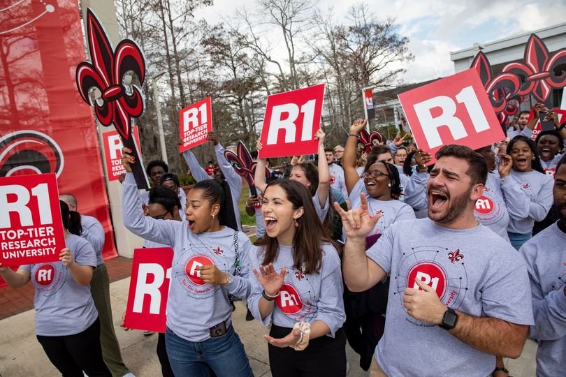 Here's a little #ThrowbackThursday to last year when <a href="/ULLafayette/">University of Louisiana at Lafayette</a> celebrated their R1 designation on campus! Our students were cheering on our top tier researchers! #ResearchforaReason #R1