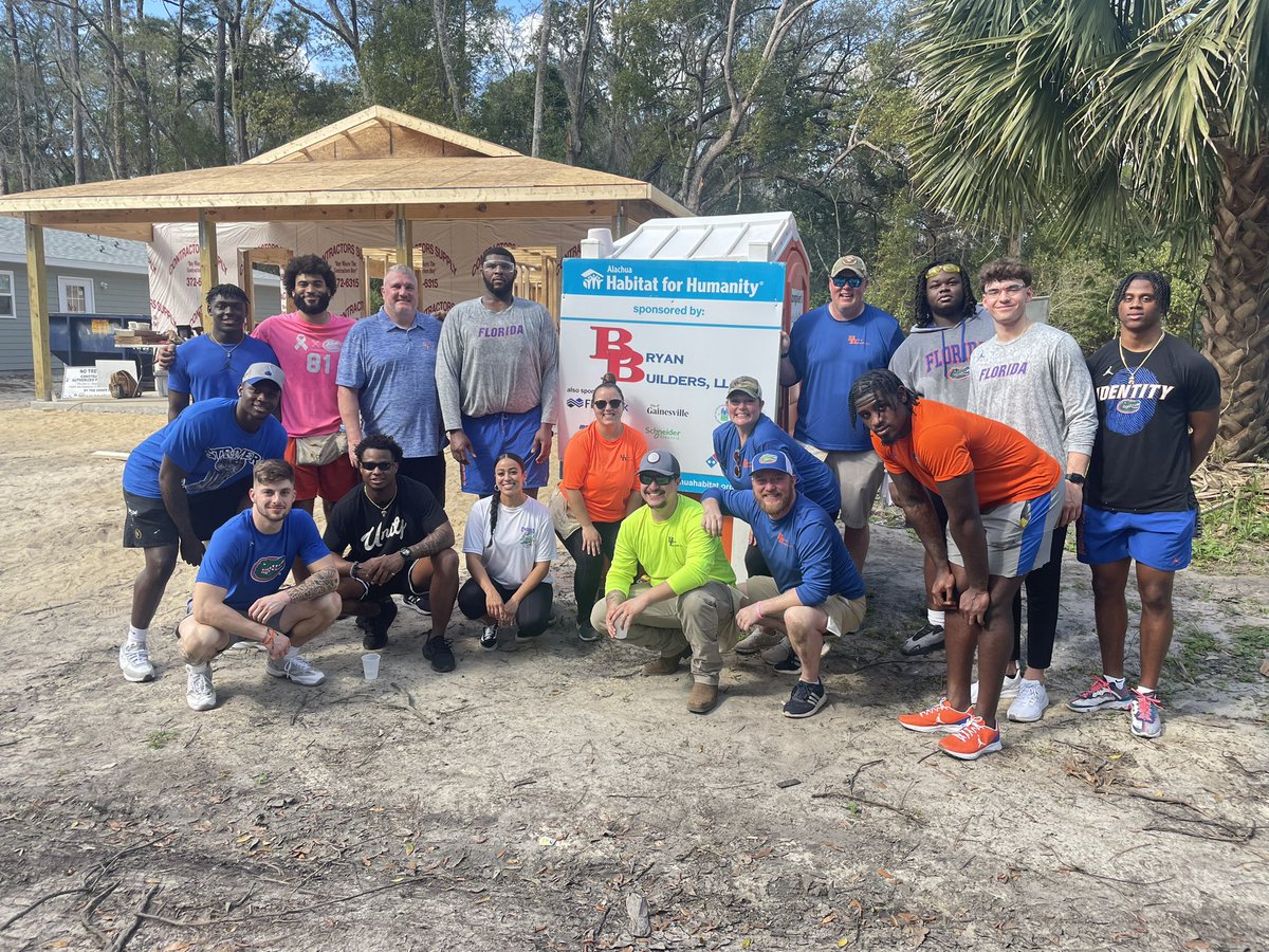 dante_zanders's tweet photo. Big time day! Huge shout out to the Bryan Builders for coming out and joining forces with us at an Alachua Habitat Build site. It was a blast getting into it with everyone here. @alachuahabitat @FAST_FLA https://t.co/ccHDqFRBsu