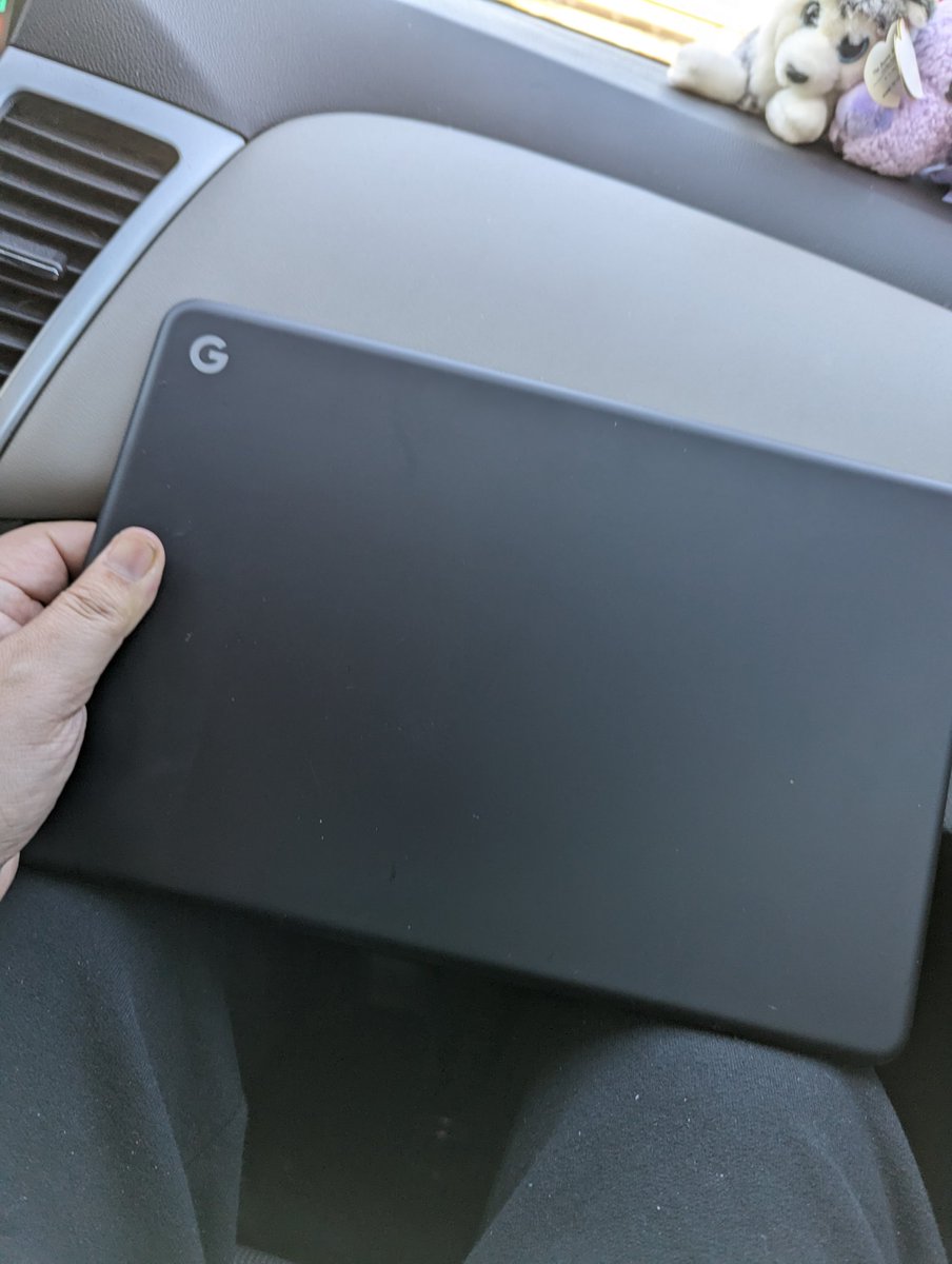 Tito_Esc's tweet photo. My Google Pixel Book Go back in my possession 😊 thank you @Sweetcherry86 https://t.co/TjcStLjwzT