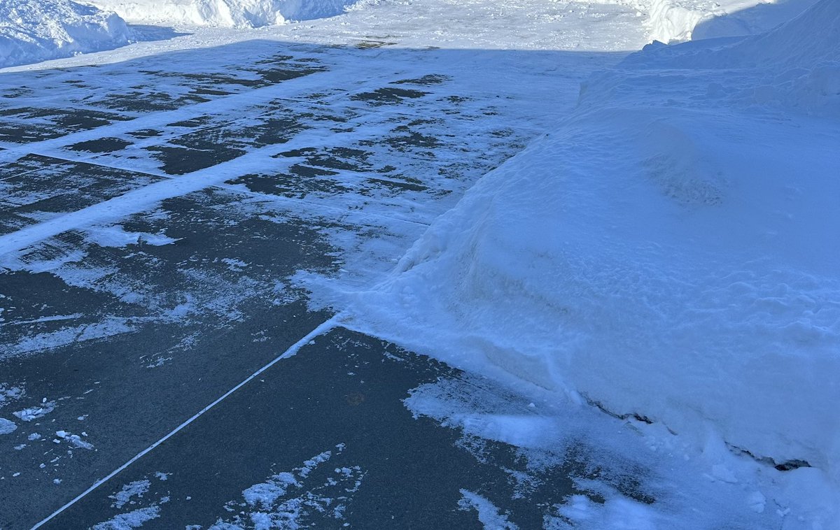 LeaderJohnThune's tweet photo. The before and after on my driveway this morning. This would have been the year to break down and buy a snowblower. Mark me down as ready for Spring. #sdwinter #lovineveryminuteofit https://t.co/7sOkmCpbn3