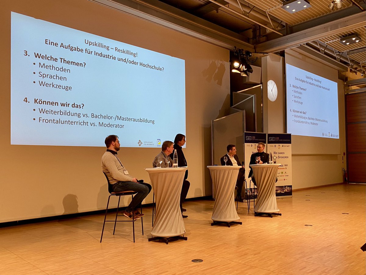 Schlussakt des #SE23-Industrieprogramms mit #SEUH und SE23-Wissenschaftsprogramm: Podiumsdiskussion zu #Upskilling – #Reskilling! Eine Aufgabe für Industrie und/oder Hochschule!? Der Bedarf ist offensichtlich. Was können Unternehmen, Universitäten und Fachhochschulen beitragen?