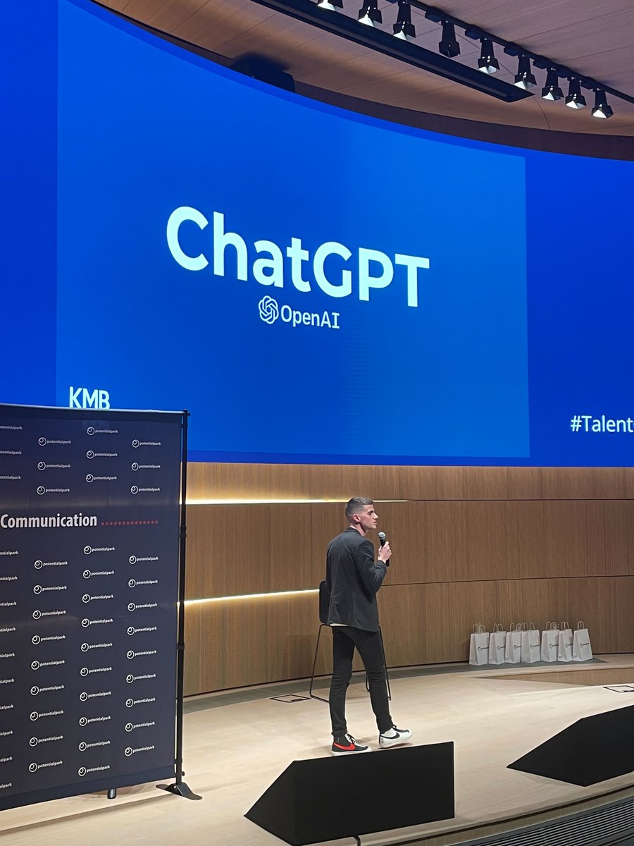lasuperagence's tweet image. @kcolleaux, co-fondateur de @KMBLabs, nous parle des technologies conversationnelles au service du recrutement… à commencer « forcément » par ChatGPT ! 🎤 #PotentialparkSummit2023 #TalentCommSummit