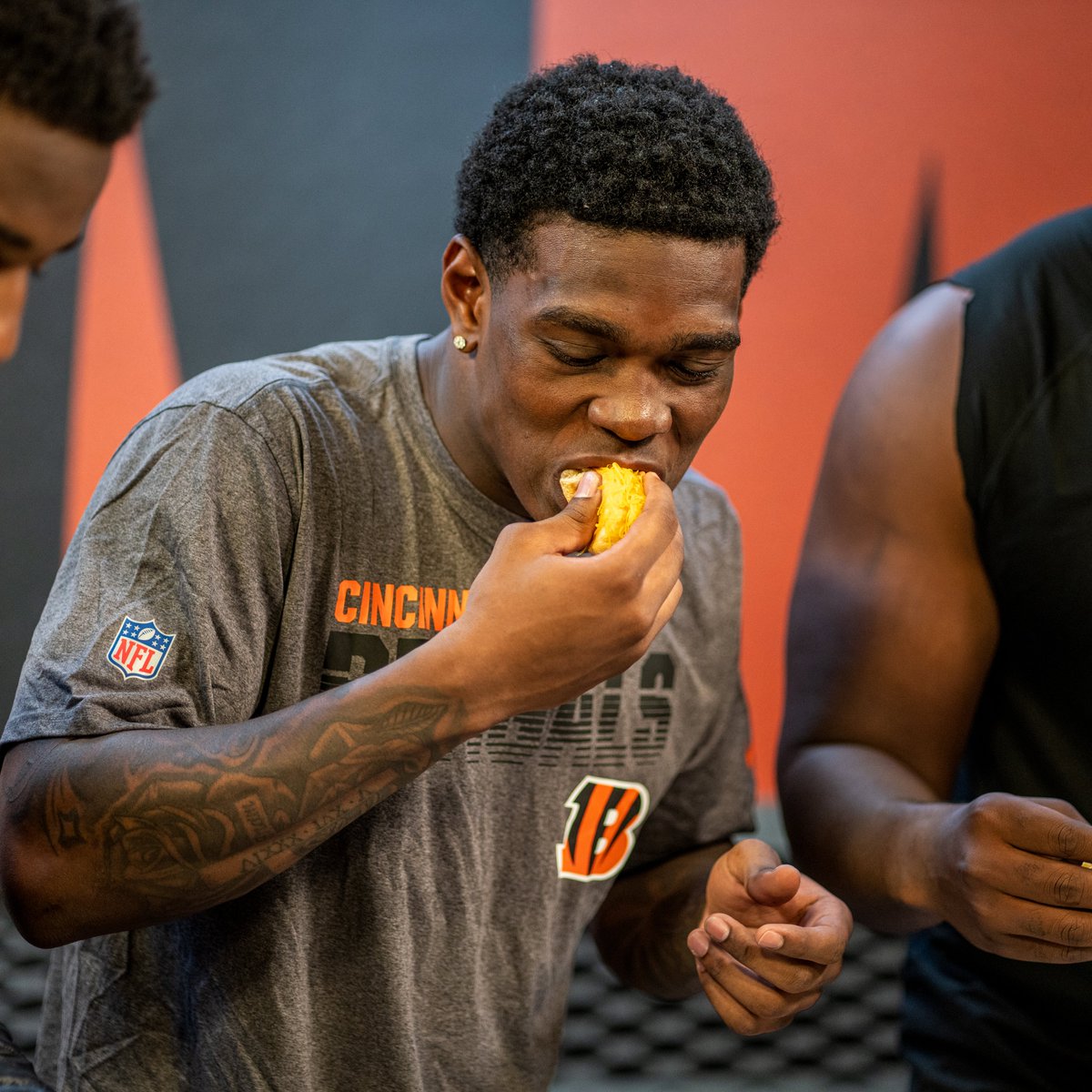 NATIONAL CHILI DEY! 

RT for a chance to win a gift card to <a href="/goldstarchili/">Gold Star</a>‼️