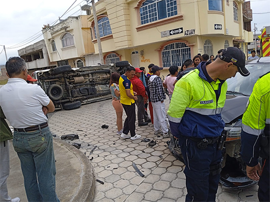 Conoce nuestro reporte de #emergencias atendidas durante este feriado ingresando en el siguiente enlace: bit.ly/41iQsE5

#BomberosRiobamba #TrabajamosPorTuSeguridad