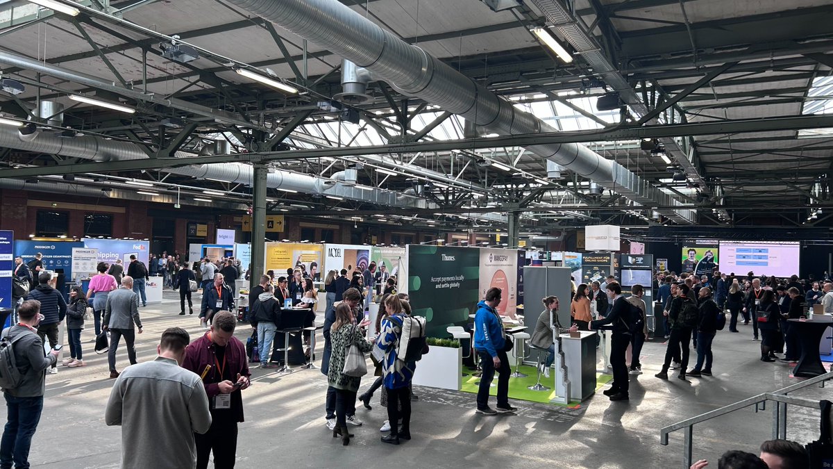 eAG_DE's tweet photo. Wir sind heute auf der @ecommerceberlin. Neben Branchentrends rund um den Onlinehandel fanden unsere Expert*innen auch Zeit fΓΌr einen Austausch mit unseren HΓ€ndler*innen zu den spannenden Themen der stetig wachsenden Messe.
#EBE23 #EBE2023
π Unsere Messe-Impressionen π https://t.co/zULwmSQkH8