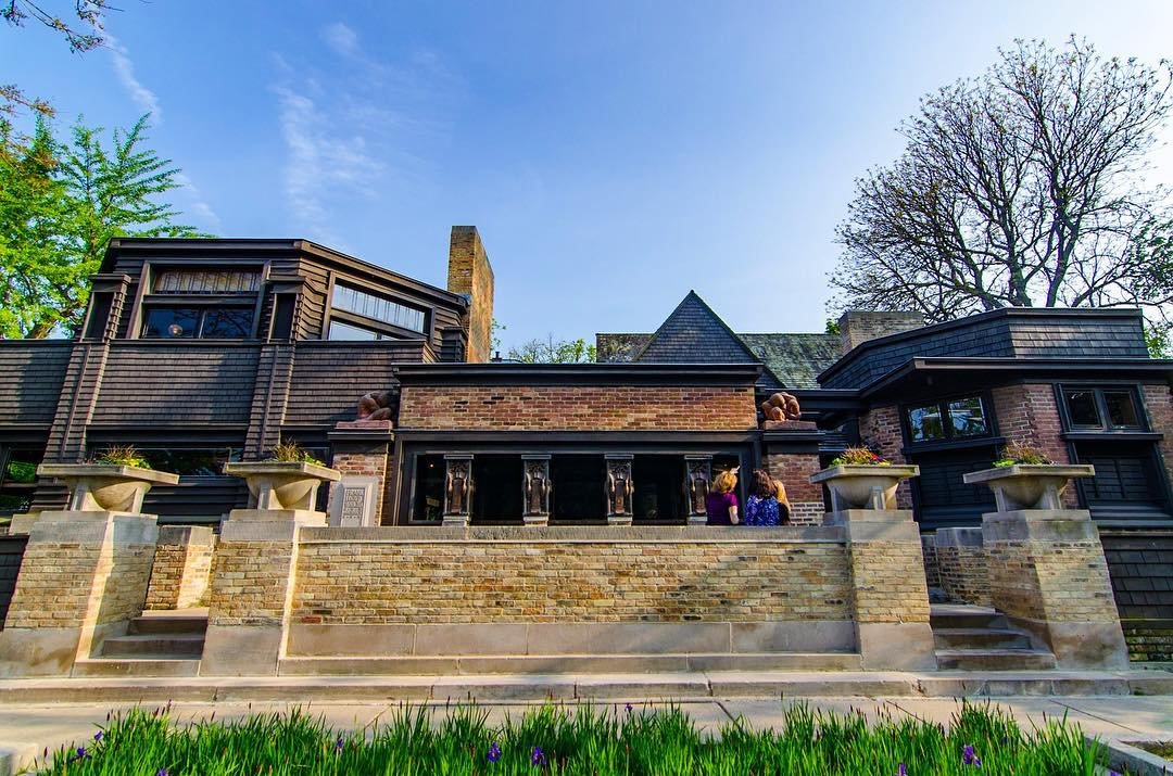 VisitOakPark's tweet photo. Meet us where #PrairieArchitecture was born at the Frank Lloyd Wright Home and Studio. Plan a tour with us, they start every day at 10am.
Learn more: https://t.co/ZYfmsGleWU
#visitoakpark #franklloydwright #flw #flwsites #architecture #prairie #prairiestyle #oakparkil https://t.co/d5C3dpB1Sn