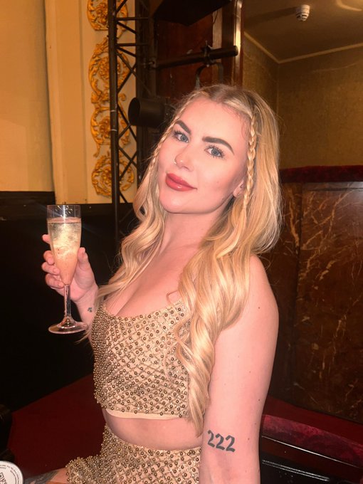 2:22 great show, wish cheryl cole performed fight for this love tho :/ https://t.co/yEXZKp2YxR