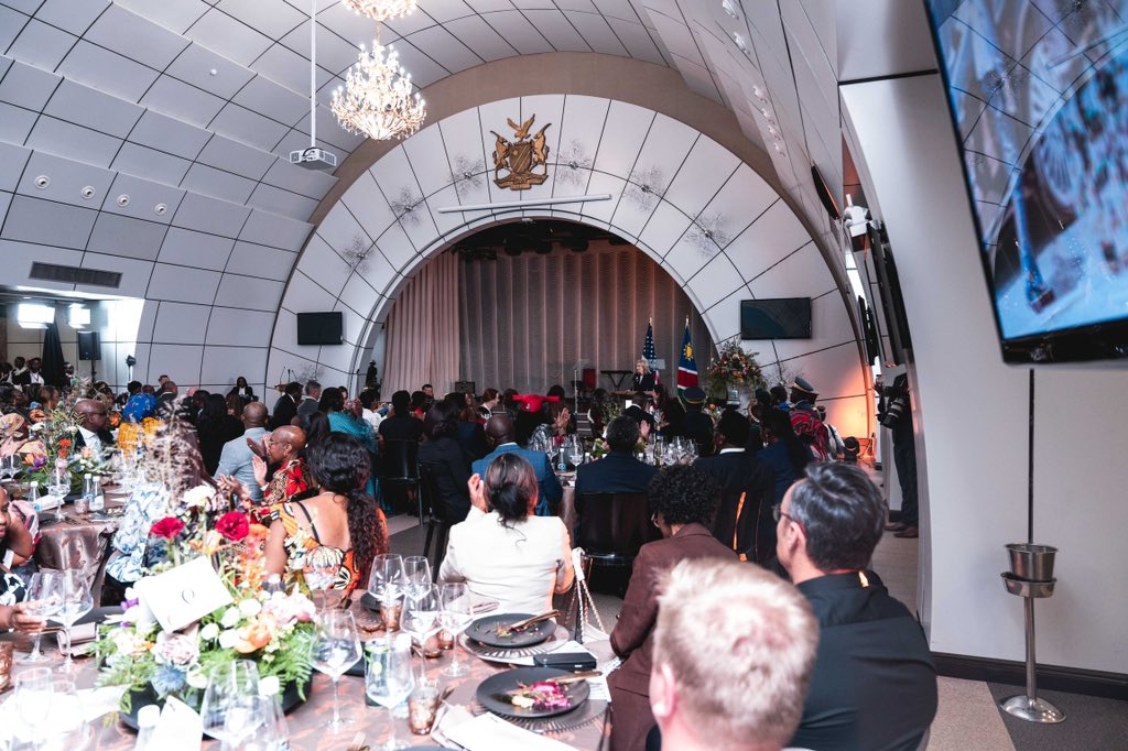 The Office of the First Lady successfully hosted a luncheon today for our guest <a href="/FLOTUS/">First Lady Melania Trump</a>. The luncheon included Fireside chats and remarks from both First Ladies. 
#FLOTUSinNamibia 

Thread ⬇️