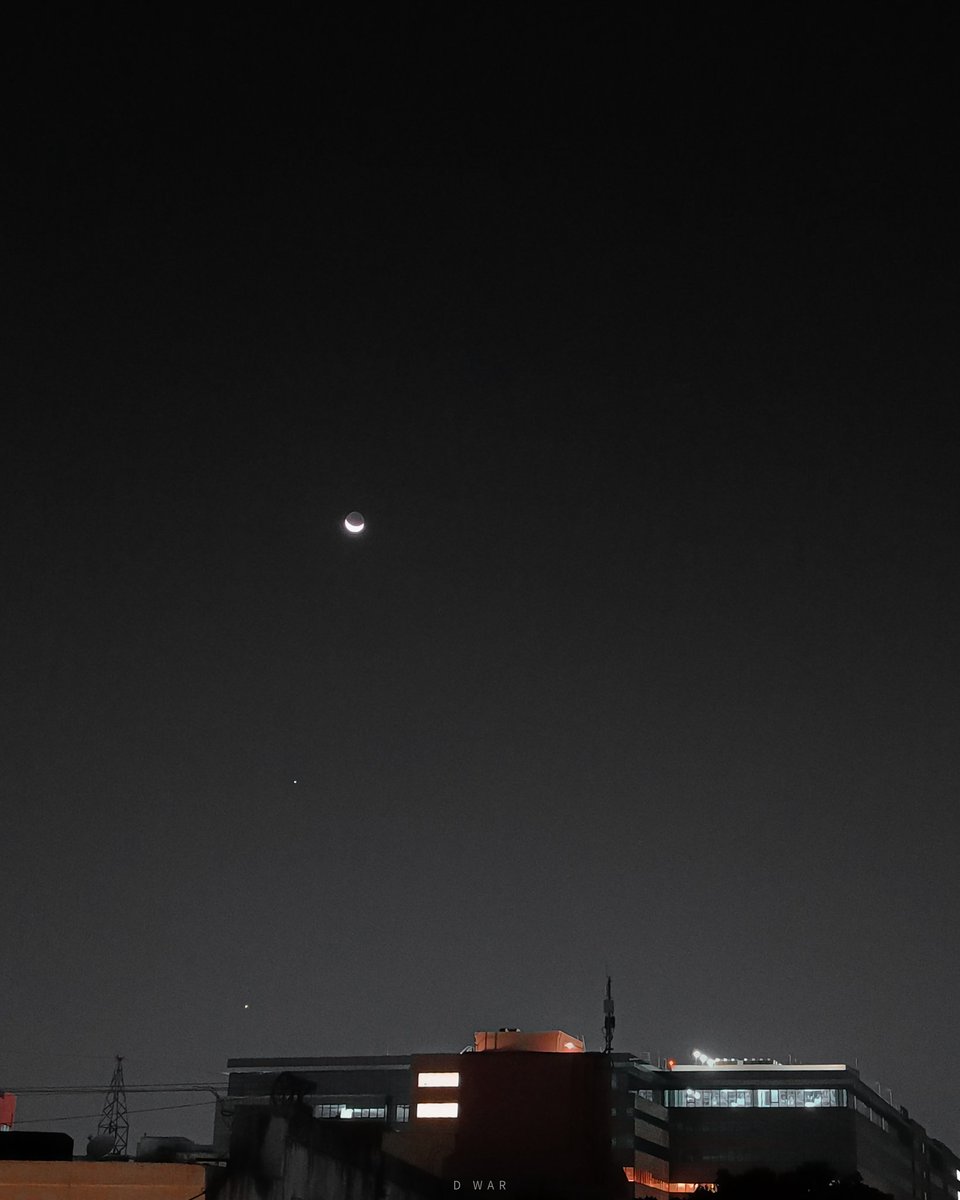 VigneshDwar's tweet photo. 🌙
⭐ #Jupiter
⭐#Venus

#conjunction #WaxingCrescentMoon #Earth #moon #solarsystem #planets #chennai https://t.co/OPyUTGE4iH