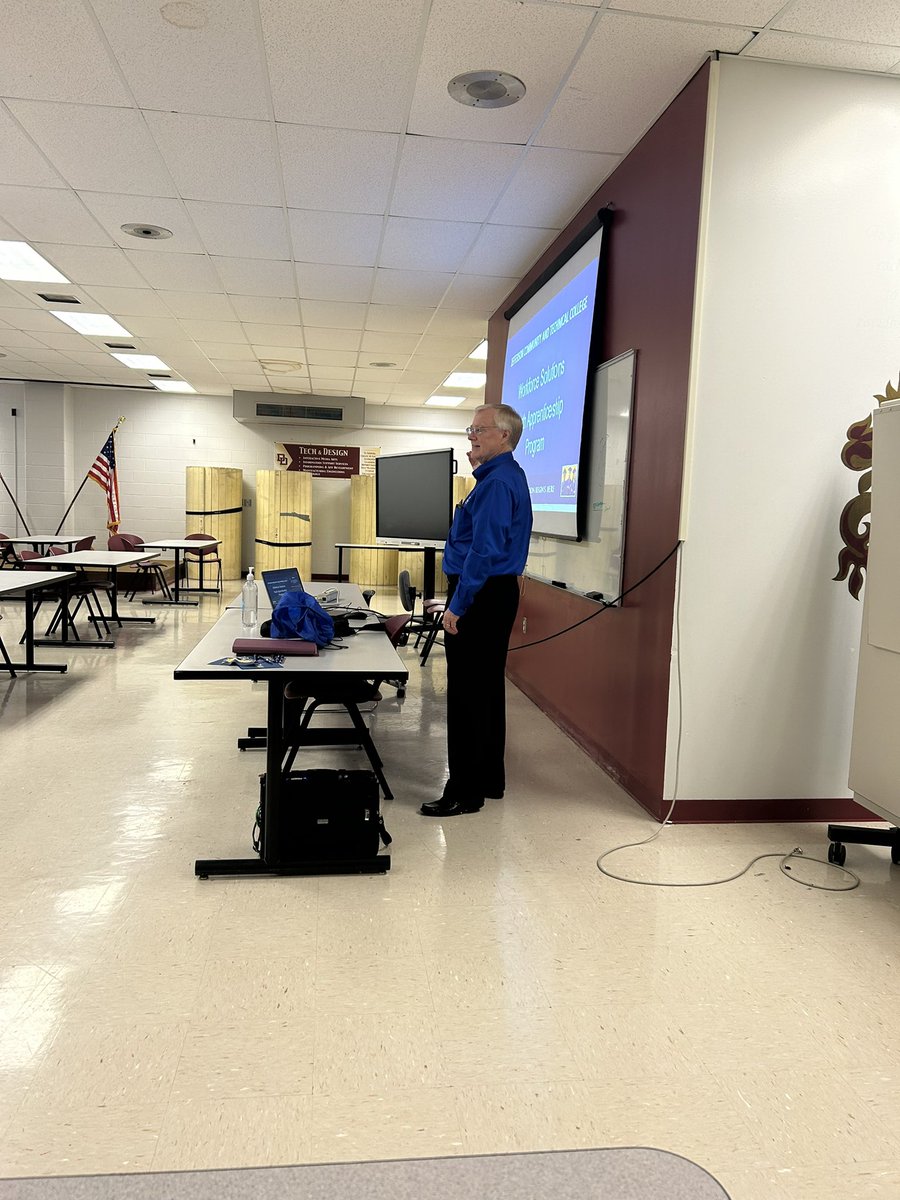 @Doss_High Seniors are learning about JCTC Youth  apprenticeship opportunities. @AcademiesofLou #youthapprenticeship#skilledtrades#whatisbestforkids @JCPSHighEA_AofL