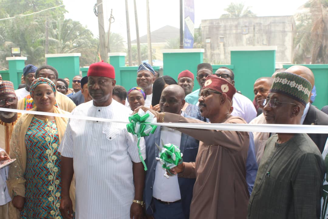 bloompubhealth's tweet photo. @bloompubhealth in its commitment to contribute its quota in Nigeria's trado-medicinal sector, partnered with @namdanigeria &amp; provided full technical support for #NNMDA to achieve ISO 17025:2017 accreditation.

Pics: The recent commissioning of the newly constructed NNMDA lab⤵️ https://t.co/70YaiqmiBt