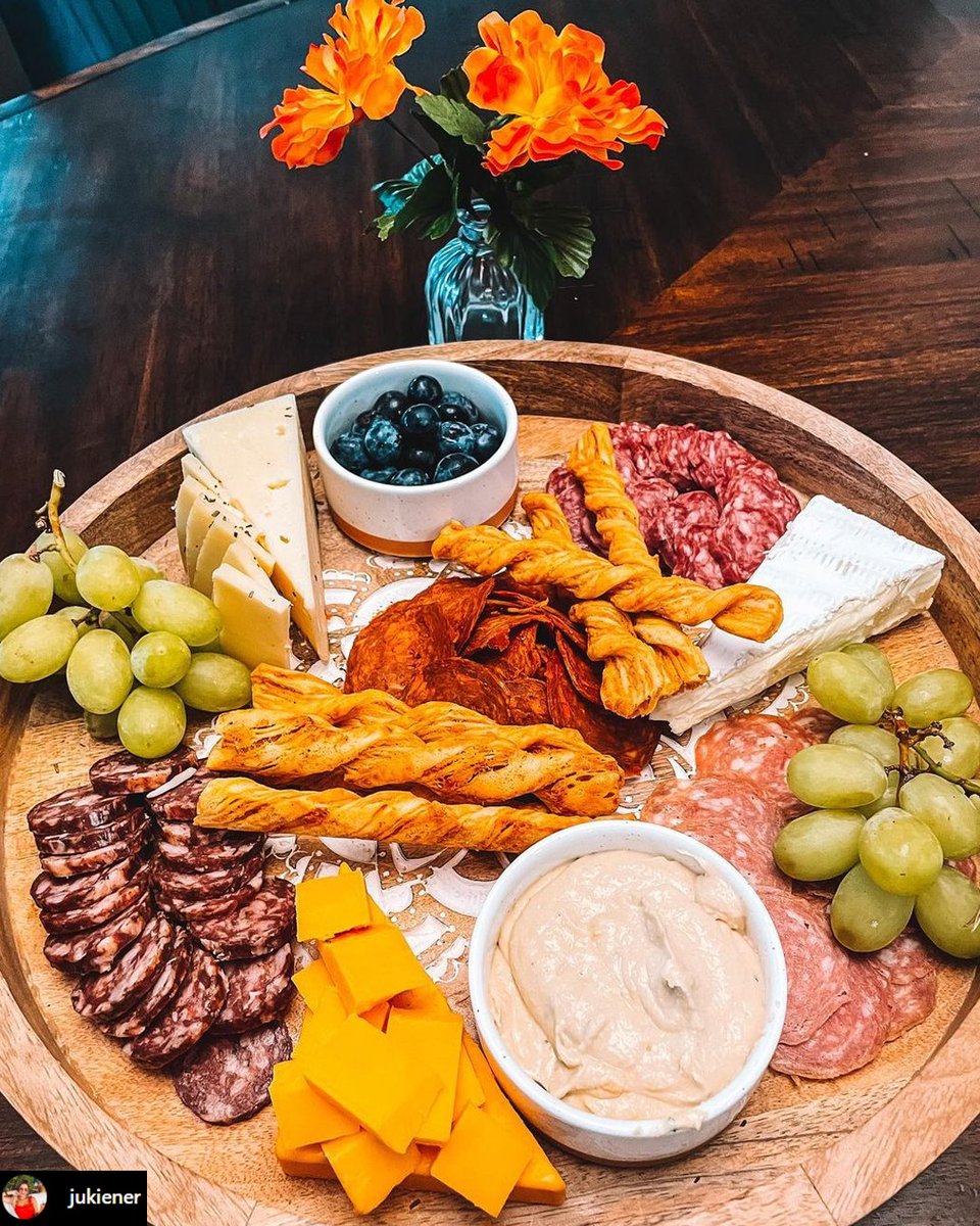 carnivoreclub's tweet photo. Now that's pretty! 📷
#carnivoreclub #charcuterieboard #meatboard #subscriptionbox #supportcanadiancompanies #meatandcheese #cheeseboard #charcuterie https://t.co/3dqktcjQ1l