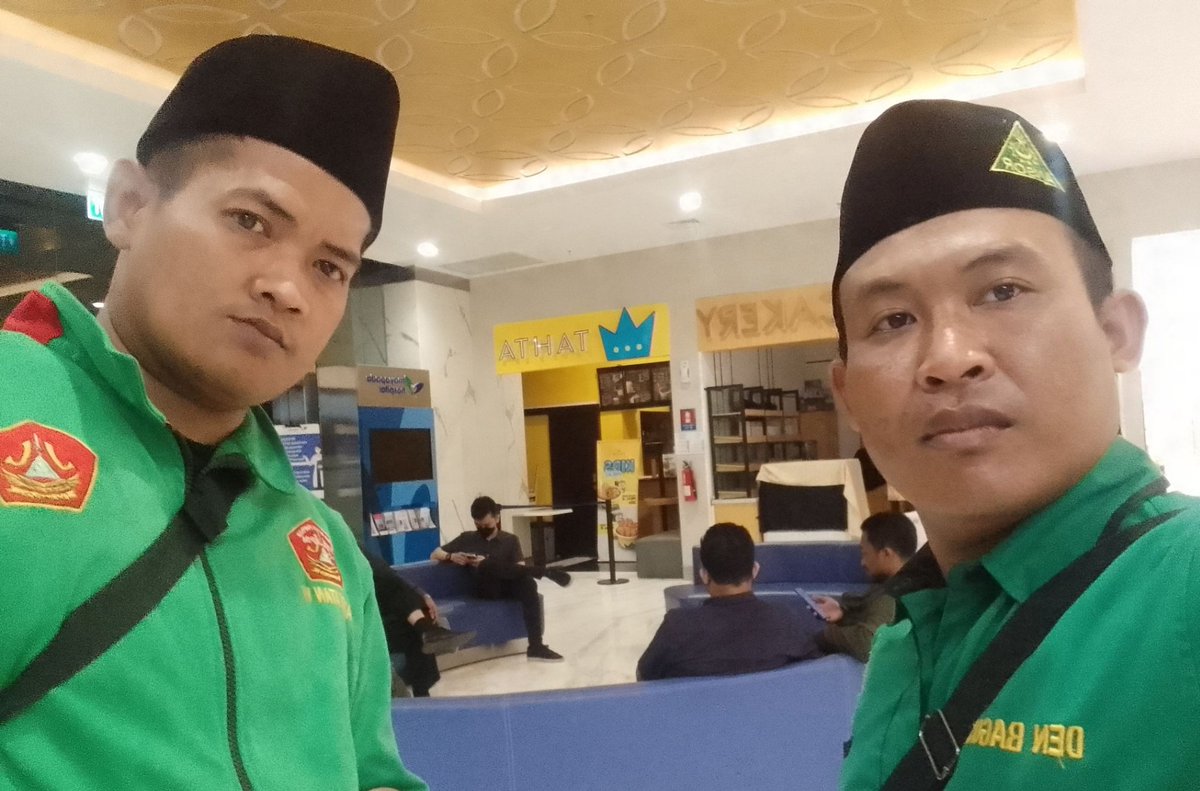DenBagus123789's tweet photo. Masih di RS Mayapada Jl. H.R. Rasuna Said Kuningan Jakarta Selatan. Ingin ikut merasakan sedih yg di alami sahabat kami Jonathan yg puteranya saat ini lagi sakit parah akibat di Aniaya Anak Pejabat Ditjen Pajak. https://t.co/jidz5ZUSRa