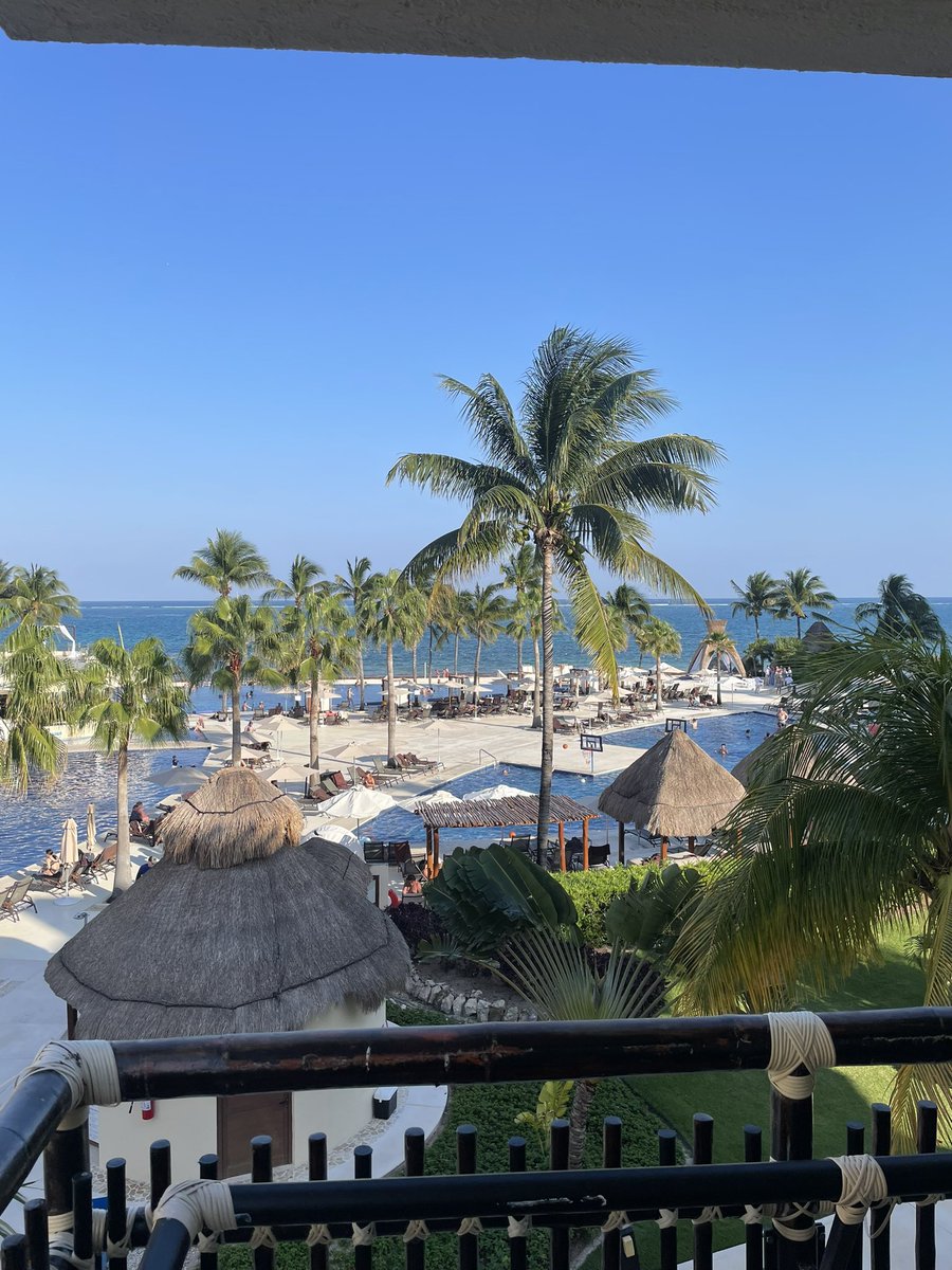 grnkeeperwilly's tweet photo. Day 3 of a trip to Cancun with the wife. Wasn’t sure how much I’d enjoy resort life since I like to keep busy. So far I’ve done nothing but lay by the pool and sip mojitos and it’s been absolutely amazing. https://t.co/tFsWEs2odn