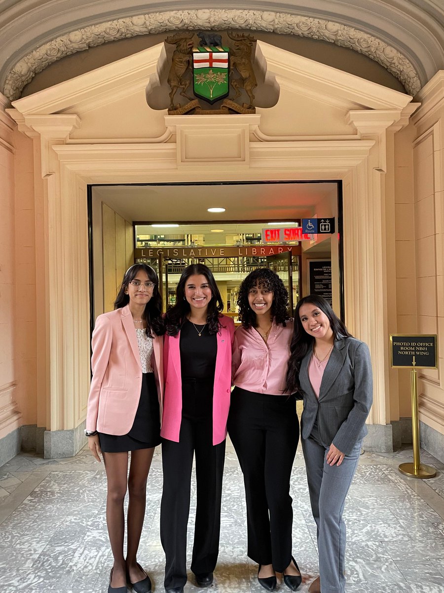 This Wednesday was #PinkShirtDay. Members of our executive council had the honour of spending the day at Queen’s Park with @Sflecce, @Rae_Matt and @ChandraPasma to discuss advocacy goals for Ontarian students this school year. Thank you for having us!