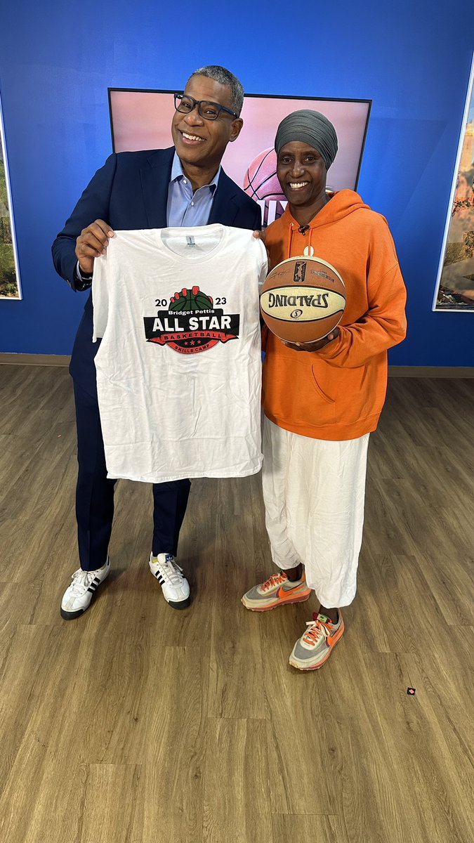 ProjectRoots1's tweet image. Thank you for having me on #AZTV today! We want to help get 100 kids into the @BridgetPettis camp for Free but we can only do it with your donations. Fundraiser at @orchardeventsphx this Sunday 4-7pm or go to bridgetpettisfoundation.org 🏀 #basketball #springbreak #nonprofit #phoenix