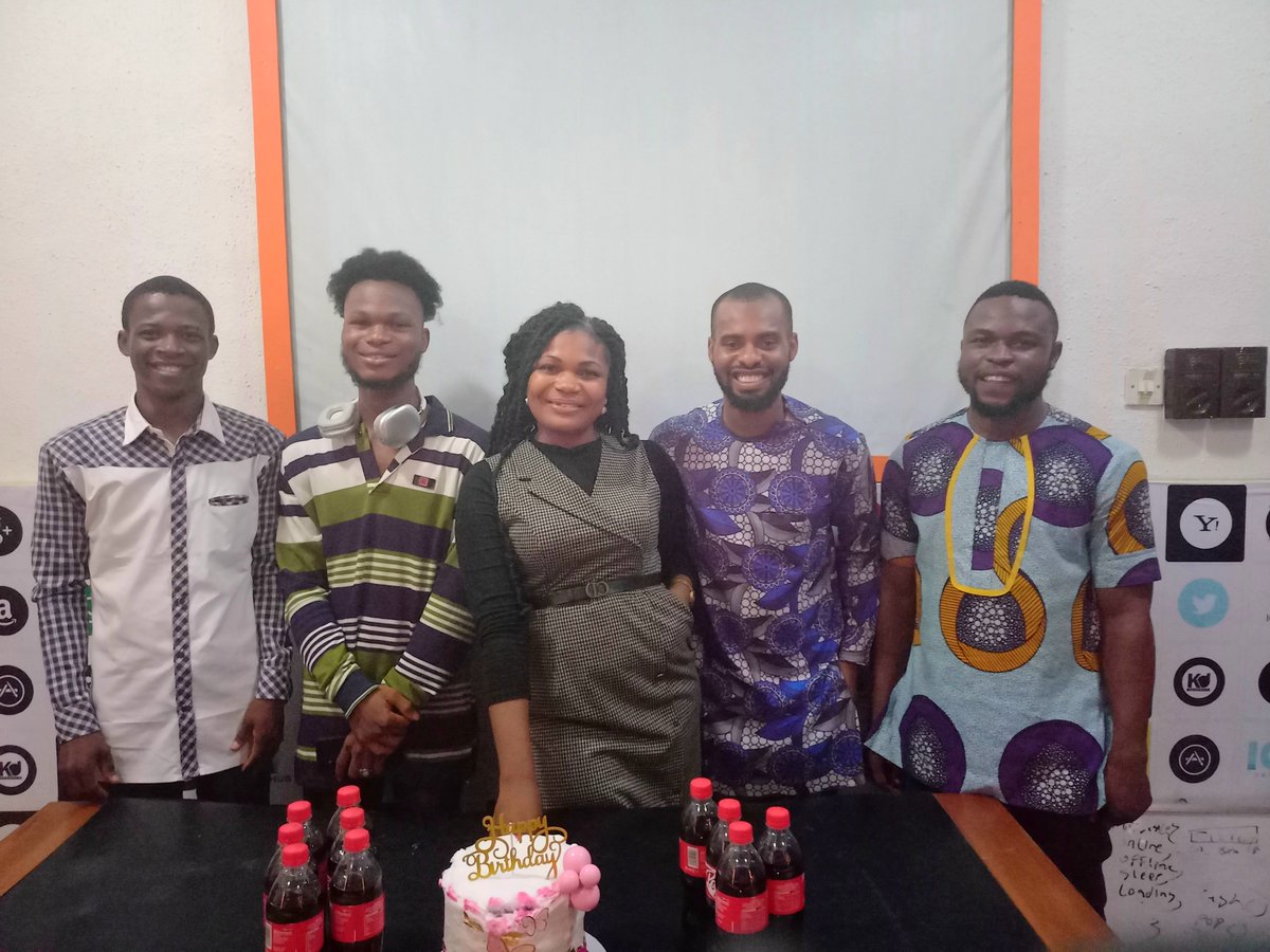 ICEHub_Africa's tweet photo. About yesterday
Celebrating our community manager on her birthday in the hub.
#Icehub
#anambratechies
#Techinnnewi https://t.co/R6LUoc27Tw