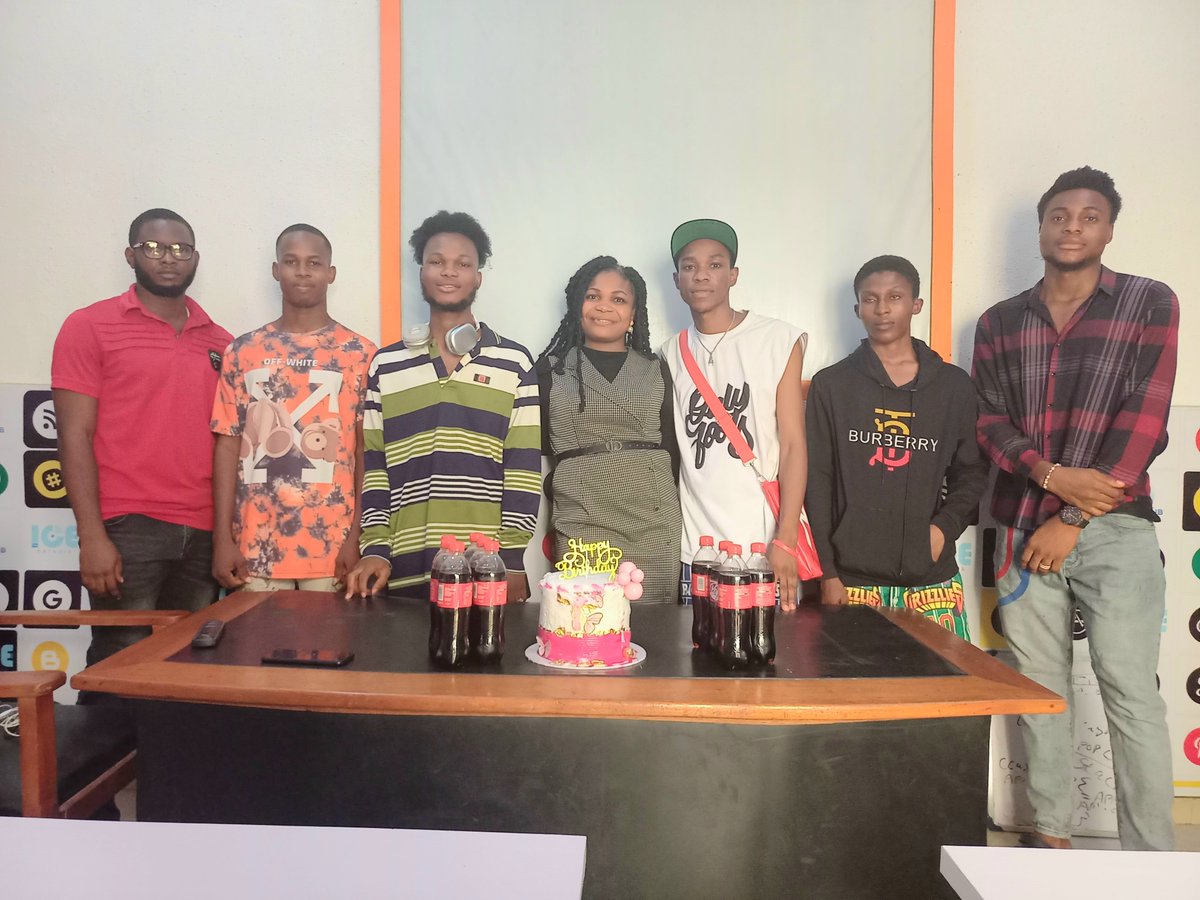 ICEHub_Africa's tweet photo. About yesterday
Celebrating our community manager on her birthday in the hub.
#Icehub
#anambratechies
#Techinnnewi https://t.co/R6LUoc27Tw