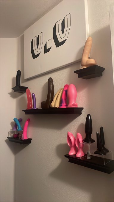 Decorating the new place lol https://t.co/iBQF5QYKf8