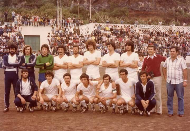 100preTenisca's tweet photo. LA #SDTENISCA REALIZARÁ UN RECONOCIMIENTO A LOS JUGADORES DEL HISTÓRICO TENISCA-PUERTO CRUZ 

https://t.co/eDGkGH0odG https://t.co/8v5KorWVFO