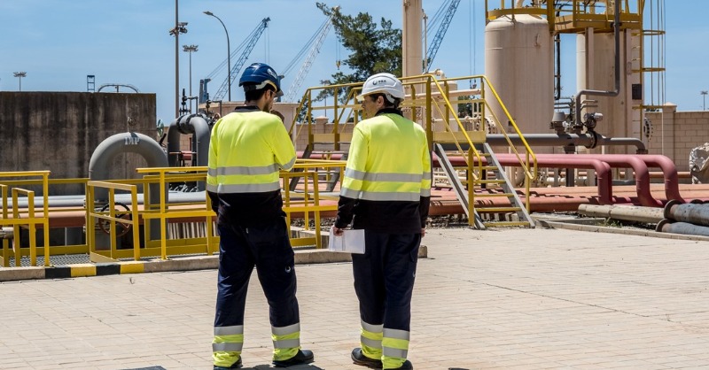 Haxx_energy's tweet photo. La descarbonización es clave en la transición energética, una apuesta cada vez más necesaria en el negocio de la energía. Descubre cómo afecta al sector de los hidrocarburos &amp;nbsp;y qué actuaciones estamos realizando, en el último artículo del #BlogHafesa ⬇️