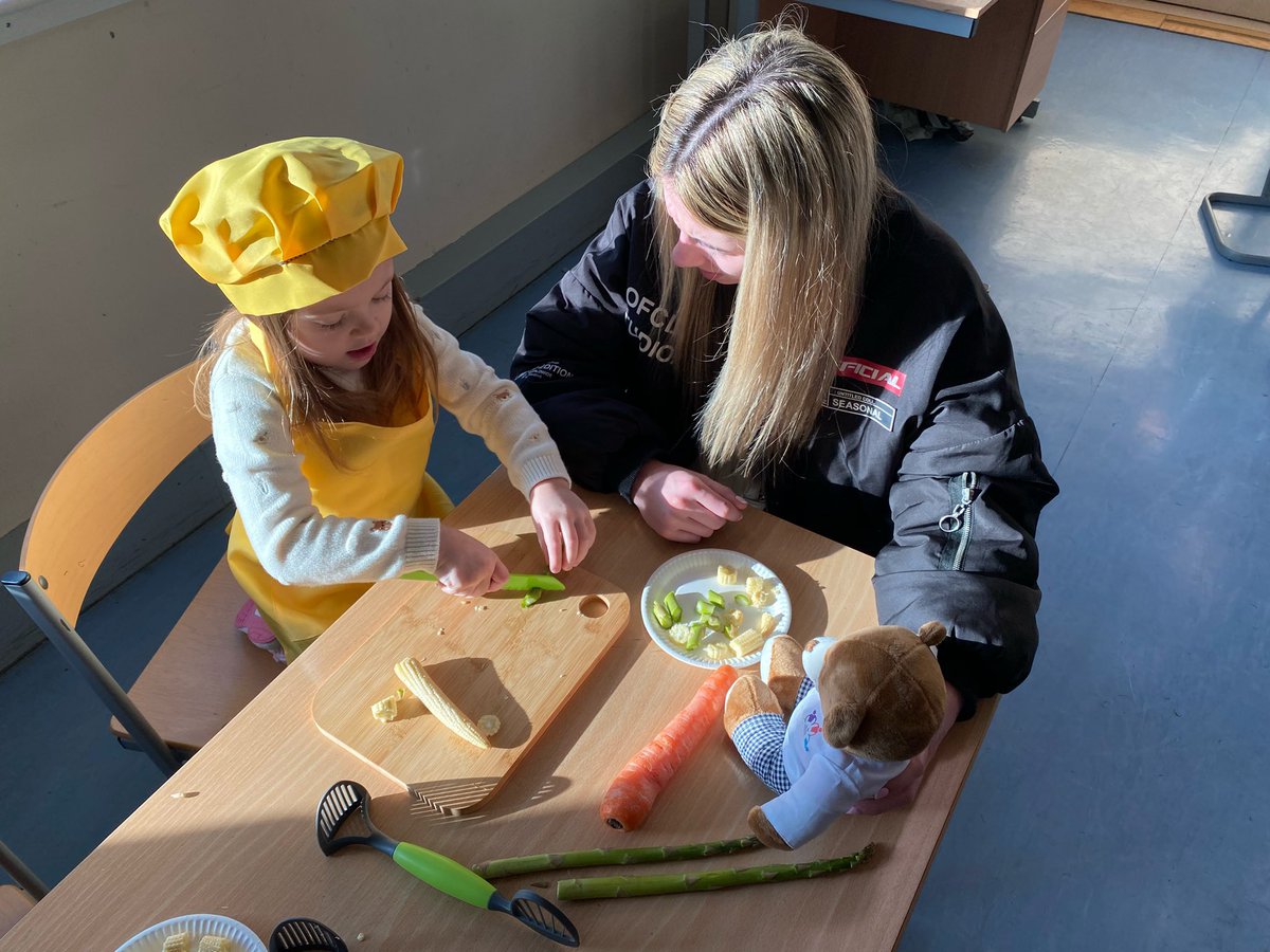 Our children and families had a great morning with Monica #thriveproject @TheHFGlasgow #familieslearningtogether  @grant_ht @HaghillTeam