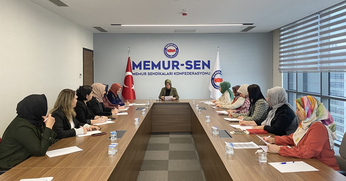 MemurSenKadin's tweet photo. “Kadınlardan Kadınlara Şimdi Dayanışma Vakti” diyerek başlattığımız Yardım Seferberliğinin hazırlık,planma ve uygulamasına dair istişare toplantısını Sendikalarımızın Genel Merkez Kadınlar Komisyonu Başkanlarının katılımıyla gerçekleştirdik.

@MemurSenKonf 
@Sdka_Aydin https://t.co/A4CaBzzFdH