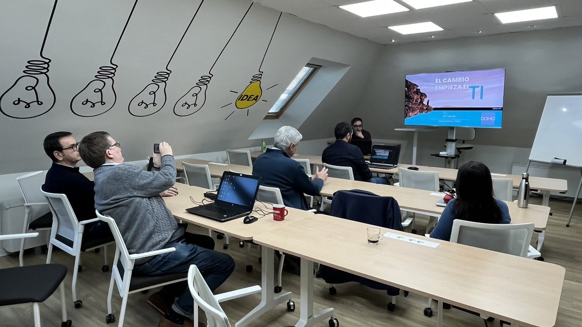 m_checa's tweet photo. Pues en @PanelSistemas ya estamos listo para empezar nuestro #101PanelTechDays https://t.co/7BBNJtepUd