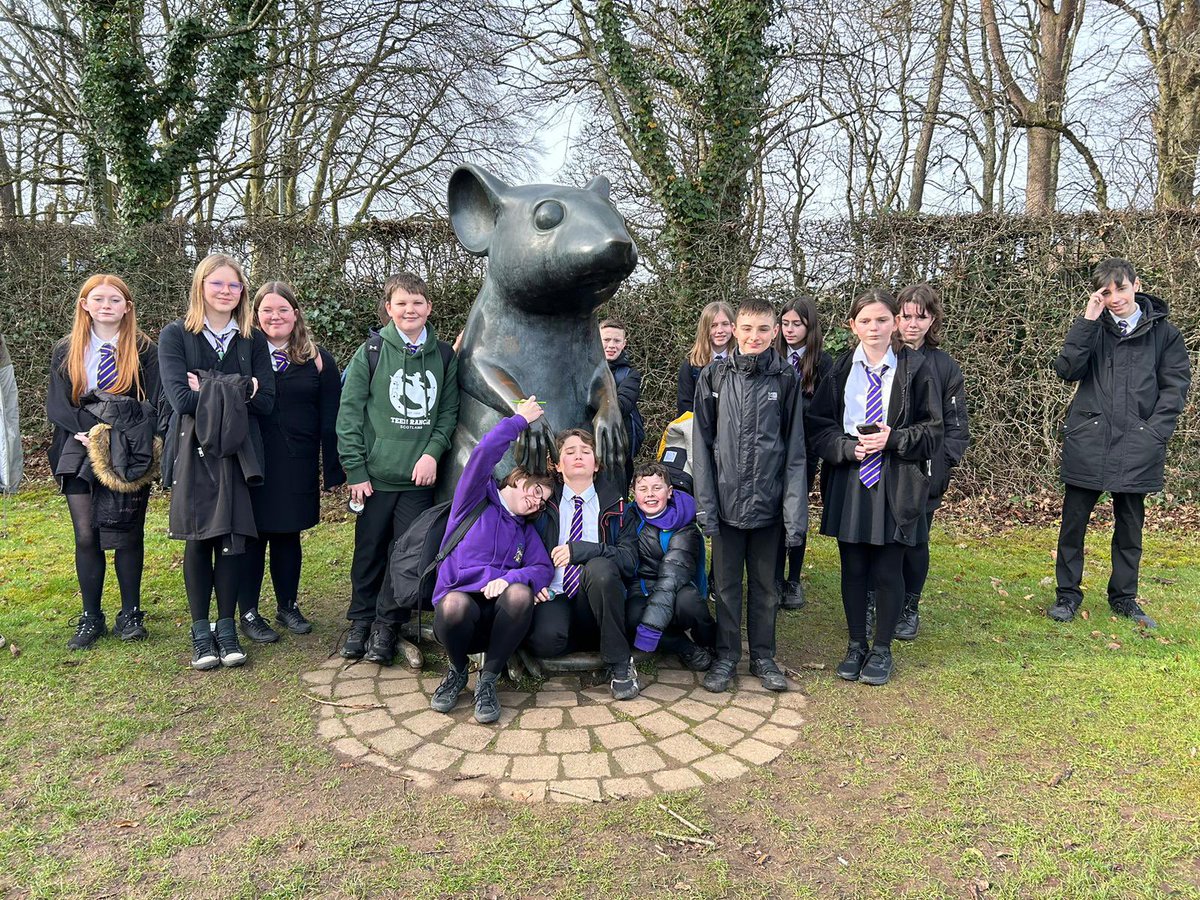 MarrEnglish's tweet photo. Our @MarrColOfficial learners had a brilliant time today at the Burns Birthplace museum. Thanks for having us @RobertBurnsNTS . We certainly picked the right day for a walk in the Alloway sunshine. https://t.co/oFulI4QkPA