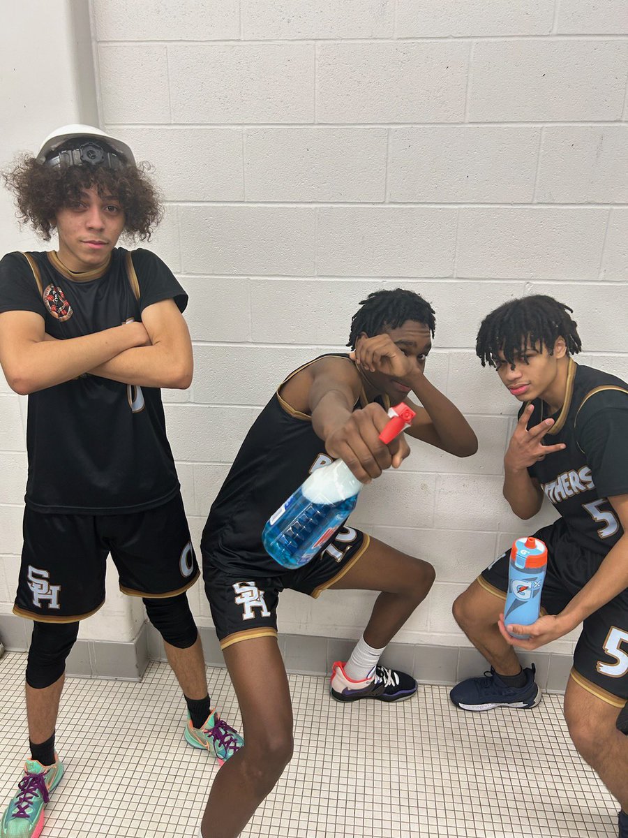 Total team effort last night, we took growth steps.  

Your Panthers advance to the A1 Quarterfinal Friday night against the #2 seed <a href="/NWFalconsHoops/">NW Basketball</a>.  
#ETT
<a href="/SHCSDAthletics/">Sweet Home Athletics</a> 
<a href="/SHSCentral/">SH Sports Central</a> 
<a href="/SHPantherEye/">The Panther Eye</a> 

👷🏽‍♂️Tyshaun Viverette  
Windex guy: Jaden Brown 
🧃: Qadir McGrath