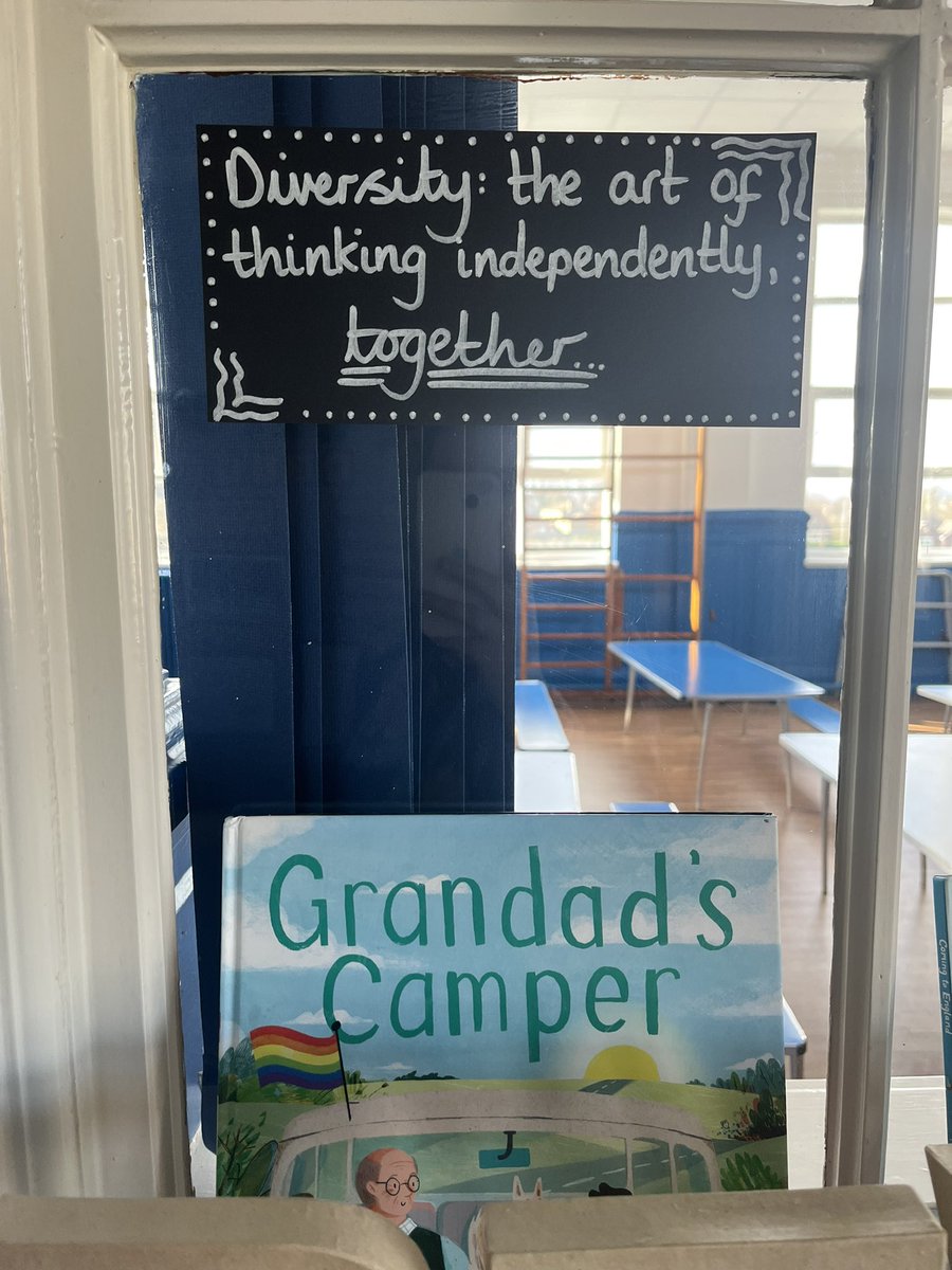 missdarby_'s tweet image. Just love creating little spaces around our school to add to the environment, providing our children with exciting displays coupled with meaningful texts. 10 mins this took, hope the children love it too! 🌈 📚 #LearningEnvironment