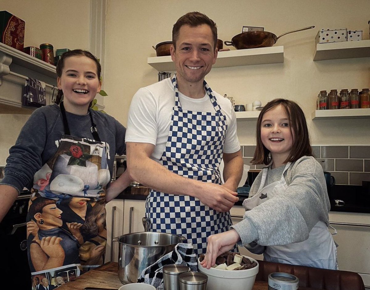 hourly taron egerton (@hourlytaron) on Twitter photo 