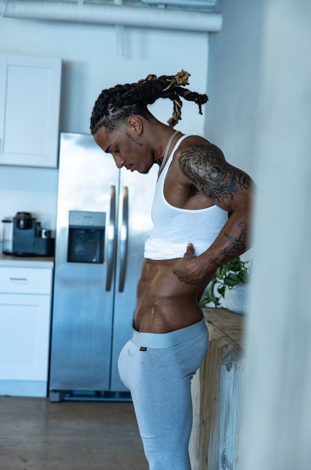 FpqnwaJWYAAepWp?format=jpg&name=small