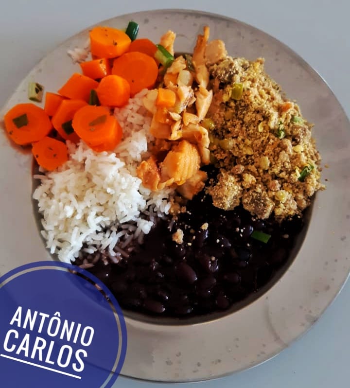 educacaopr's tweet image. Já passou a hora do almoço, mas, ainda assim, propomos essa enquete pra você dizer qual merenda gostaria de saborear (escolha difícil, hein, as escolas integrais do NRE Toledo têm ótimas opções!). 

Deixe sua resposta nos comentários! 👇
Segue o 🧵

#SeedPR #EduFuturo #Merenda