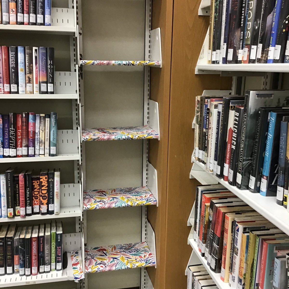AtascocitaLib's tweet photo. Something new is happening in the Teen Zone! What do you think it is?  

#hcplteens #harriscountypl #librarylife #atascocita #atascocitatx #humbletx #atascocitalibrary #librariesoftexas #tslac #txla #hcplteen https://t.co/Y7gh5bC2rJ