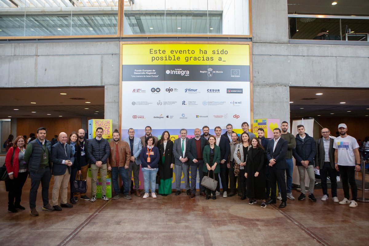 Hoy hemos llevado a cabo el evento #eMotion2023, donde más de 800 estudiantes de 17 centros de la #RegióndeMurcia han participado en 22 talleres sobre #tecnología... ¡y se lo han pasado en grande! 👏

Toda la info en 👉 bit.ly/3m0p5P7

#FondosFEDER🇪🇺  <a href="/RM_Hacienda/">Consejería de Economía y Hacienda RM</a>