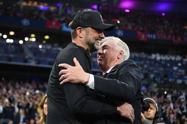 Liverpool v Real Madrid
[Tactical Analysis]

• Klopp’s attacking structure and right sided combinations to exploit free space.

• Ancelotti’s improved mid block to help transitional attacks and importance of Benzema in final third.

[THREAD] #LIVRMA