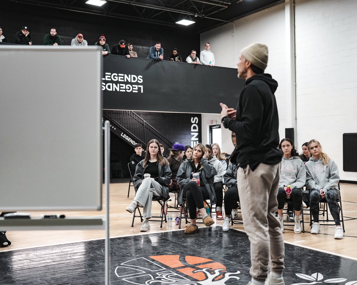 JEHHMemFund's tweet photo. Proud and honored to have JEHH sponsor a recent @Lead_Em_Up event. I got the chance to reinforce the need to Finish Strong to our next generation of basketball players. #TBT #JEHHMemorialFund #Letslead #CoachHarrington https://t.co/1ZCtL5FVlG