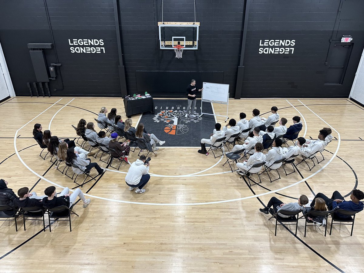 JEHHMemFund's tweet photo. Proud and honored to have JEHH sponsor a recent @Lead_Em_Up event. I got the chance to reinforce the need to Finish Strong to our next generation of basketball players. #TBT #JEHHMemorialFund #Letslead #CoachHarrington https://t.co/1ZCtL5FVlG