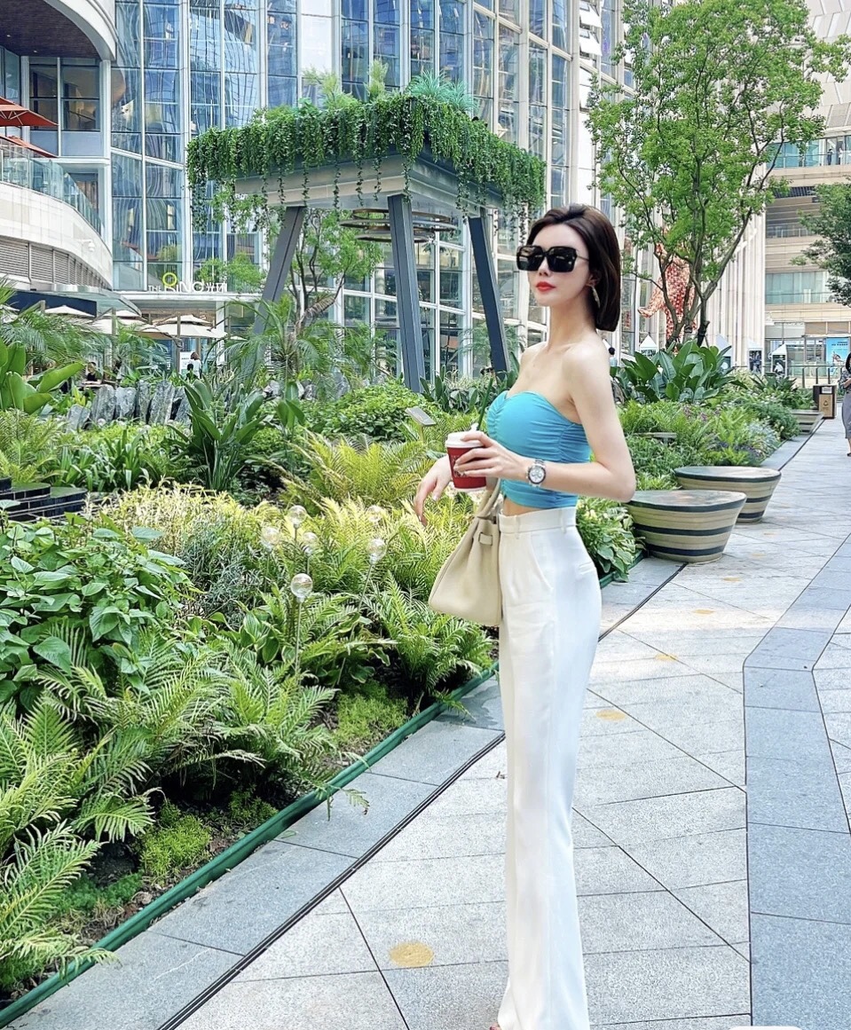 kylevrdfdv's tweet image. A beggar who begs on the street every day will not be jealous of a person who drives a Rolls Royce,