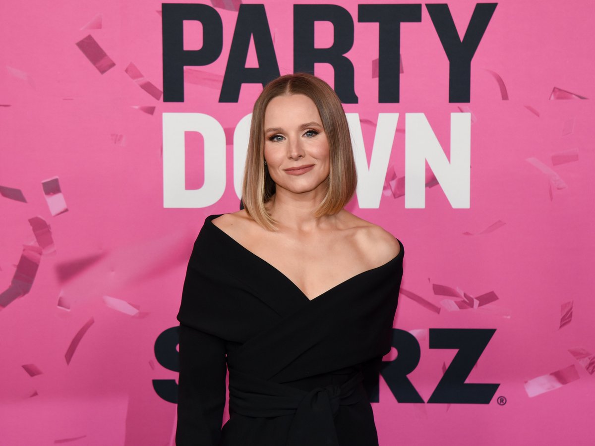 Kristen_Bellorg's tweet photo. Photos: Kristen Bell attends the "Party Down" Season 3 Premiere. https://t.co/4RHvGUyqX1