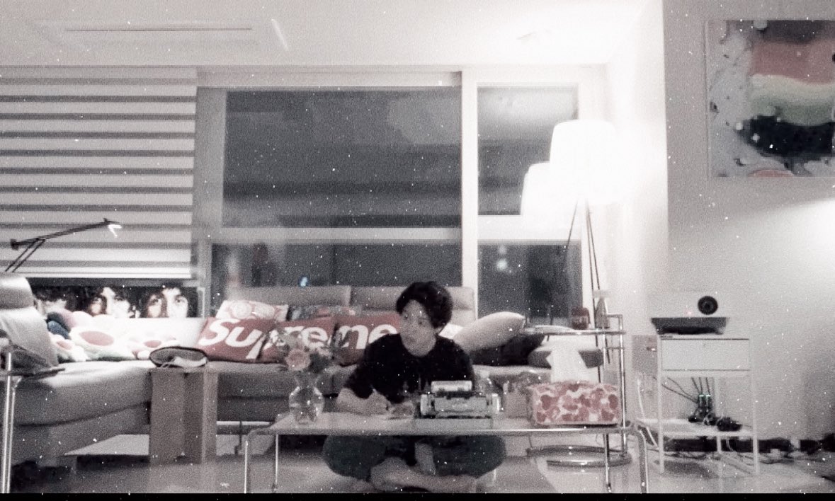 carry_JMin's tweet photo. #Jimin_FACE https://t.co/d6Qmb4o2f0