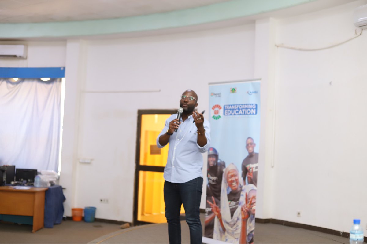 #UTalk 

Moment d’intenses échanges avec les jeunes nigériens de profils variés sur les techniques pour mieux se démarquer sur le marché de l’emploi.

Grand MERCI à Philippe Attey pour ce petit cadeau de grande valeur avant son départ de <a href="/Unicefniger/">UNICEF Niger</a>.

#NigerDeDemain